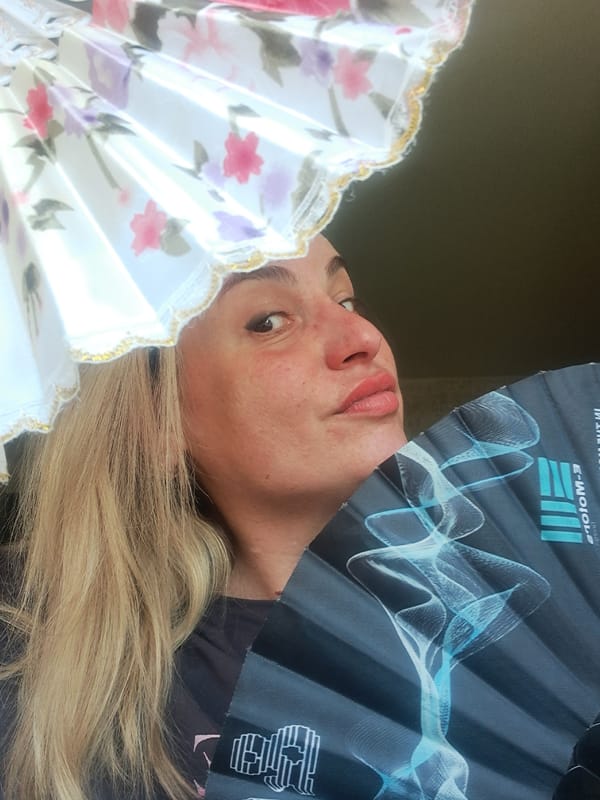 Woman poses with decorative fans in Russian selfie