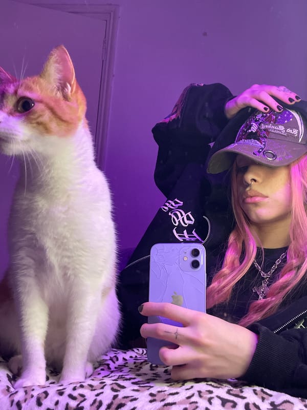 Pink-haired person photographed multiple times in Buenos Aires morning