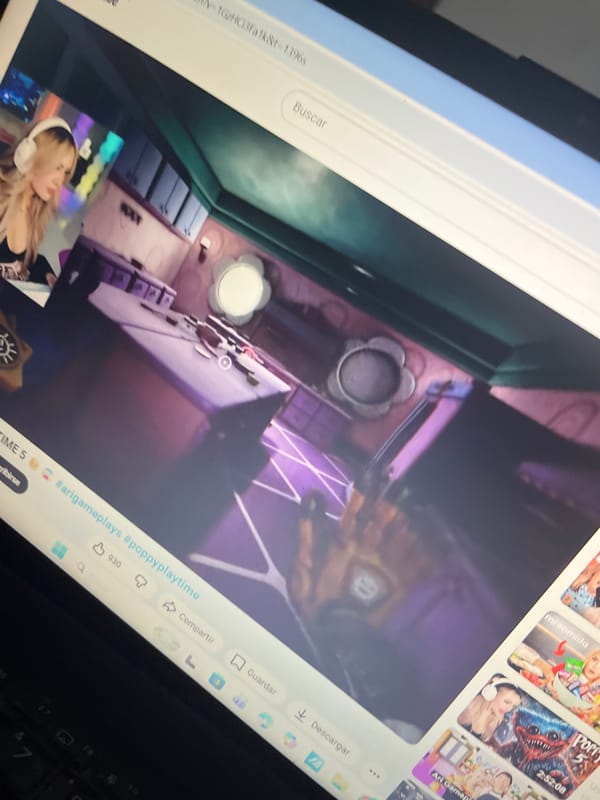 Laptop YouTube viewing documented in Santa Ana, Venezuela