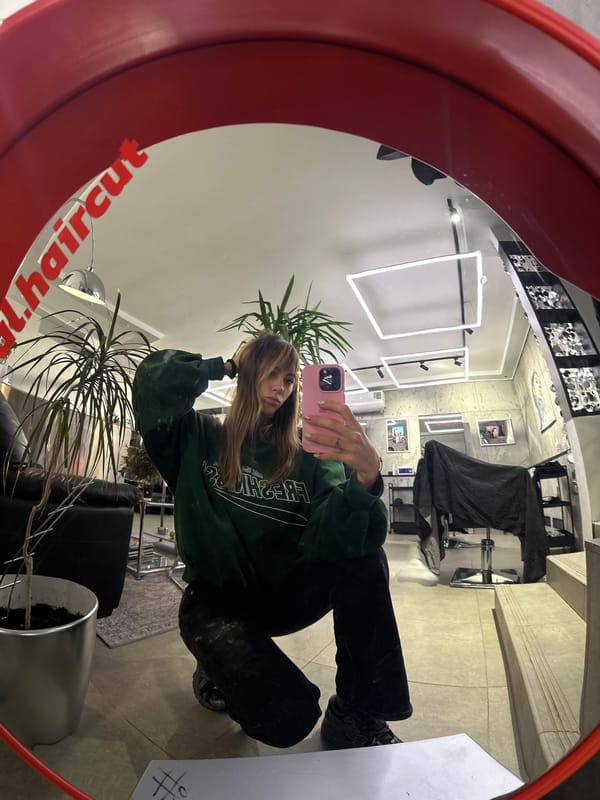 Mirror selfies and a rainy morning stroll in Moscow
