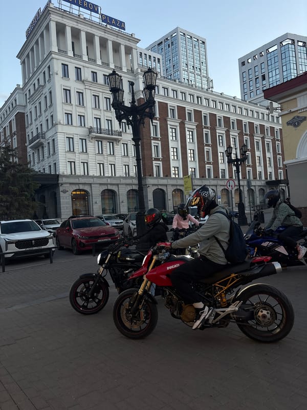 Evening street life documented across Ufa, Russia