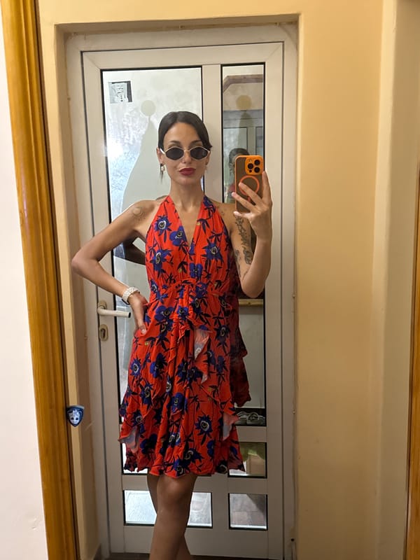 Summer morning in Pleven, red dress, selfies and street scenes.