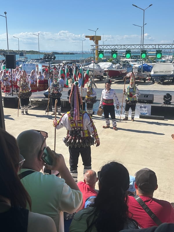 Traditional folk festival parades through Burgas waterfront