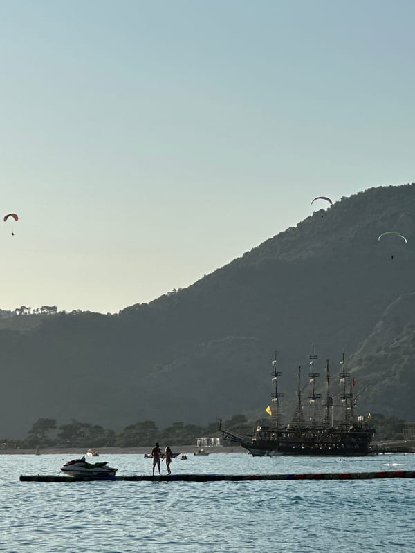 Paraglider lands, child plays in waves at Fethiye beach