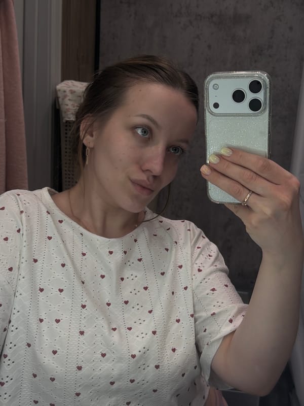 Woman's evening skincare routine documented in Reshetnikovo home