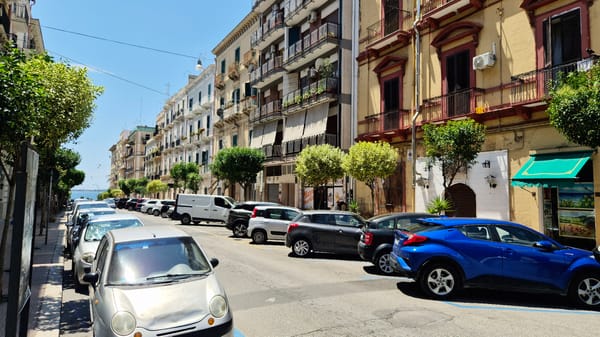 Morning street-level tour through Taranto's historic center and waterfront