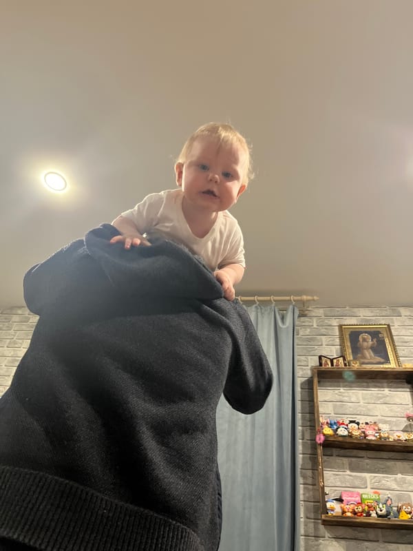 Family playtime moments captured in Russian home over 15 minutes
