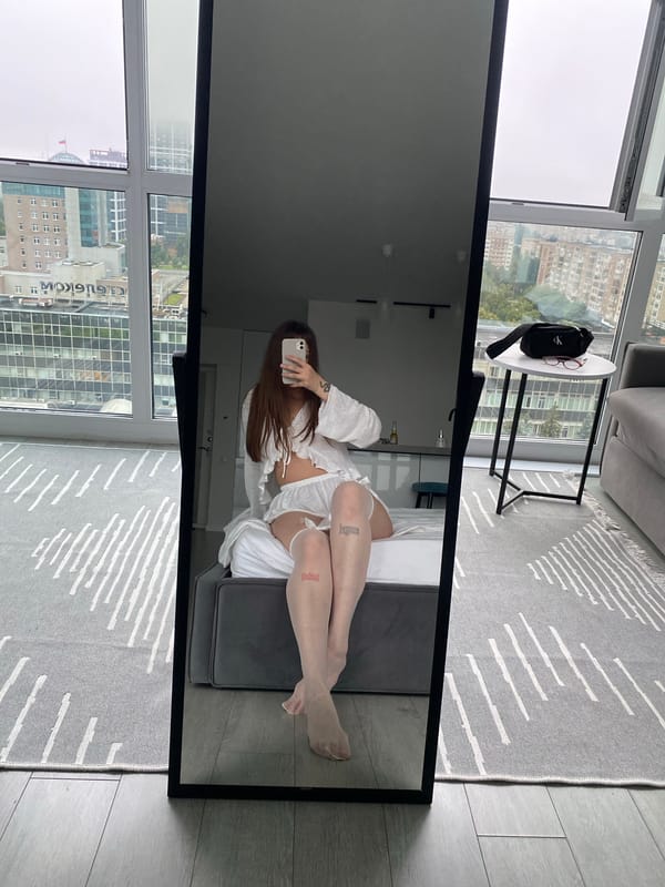 Apartment selfies and street moments across an Izhevsk evening