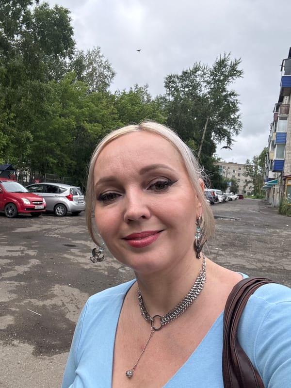 Selfies and studio snapshots from a Komsomolsk-on-Amur beauty spot