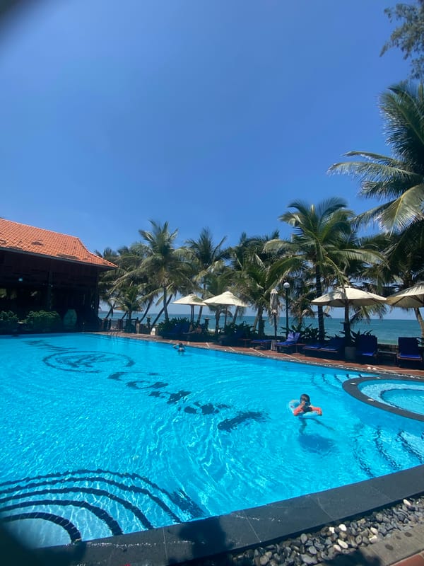 Families enjoy sunny resort day in Phu Thuy Ward