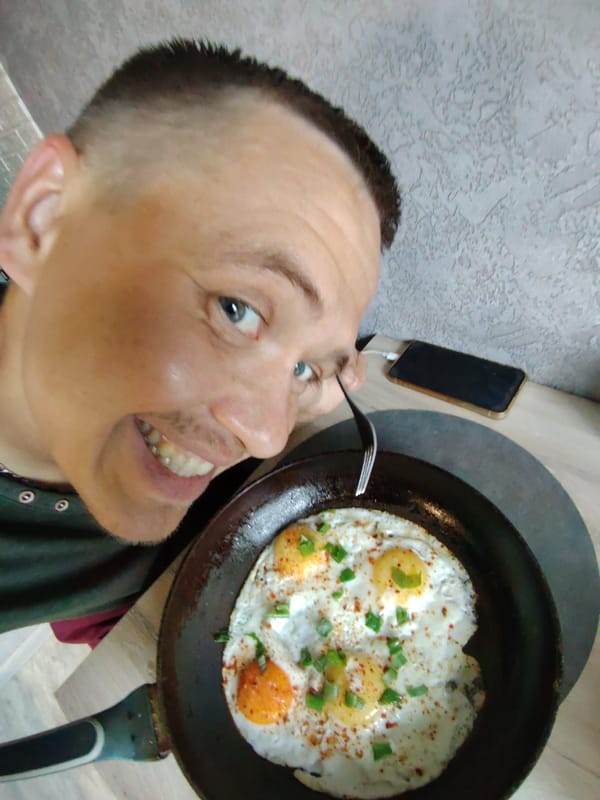 Lazy summer morning in Chaikovsky — cooking, flowers, casual moments