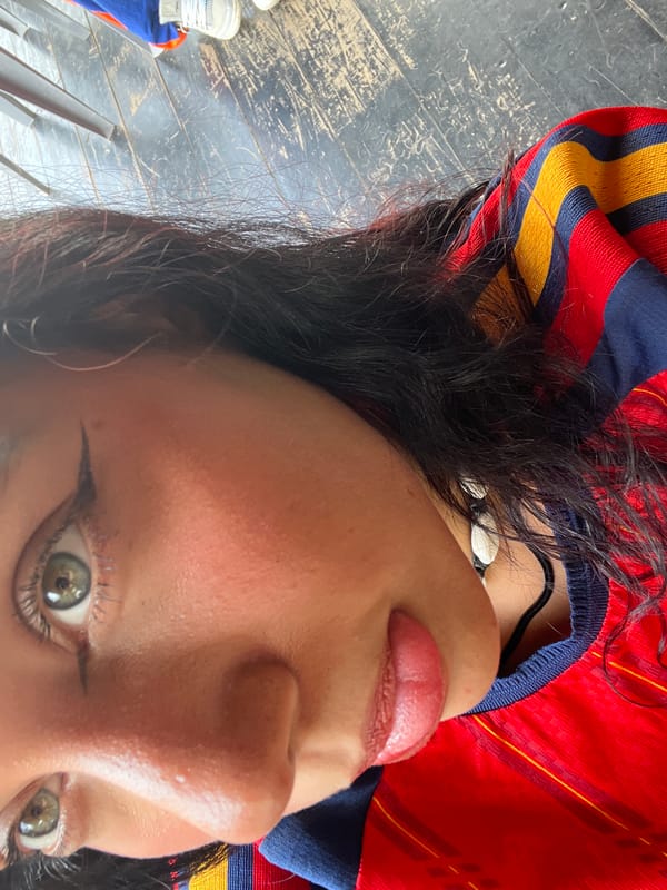Playful selfie series in Porlamar, same outfit, different angles.