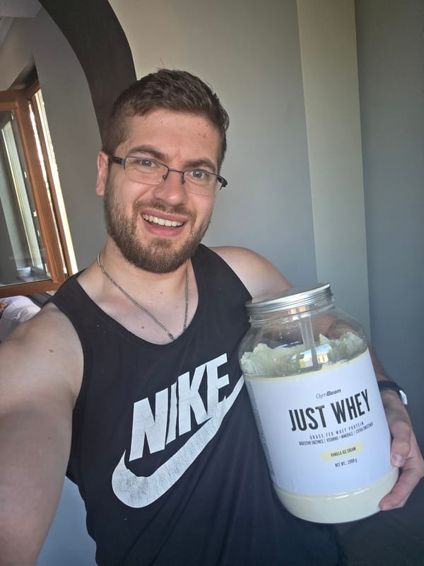 Man documents daily moments in Yagodovo home through selfies