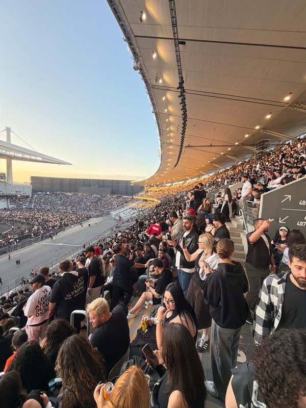 Concert crowds gather in Başakşehir for Atatürk Olympic Stadium event