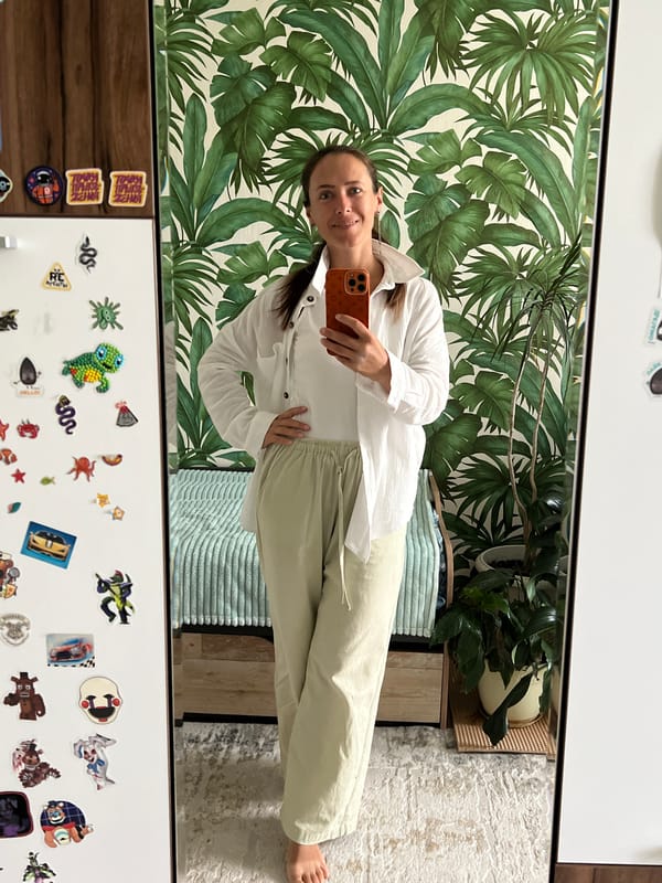 Mirror selfie in Yekaterinburg, casual outfit on display