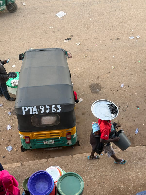 Street market and transport activity along a Bukuru road