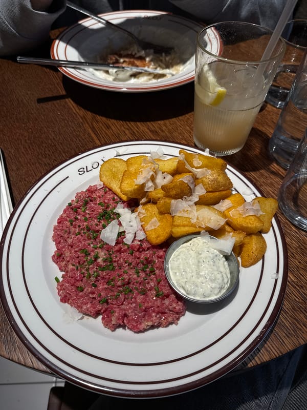 Afternoon dining and social activities documented across Belgrade venues