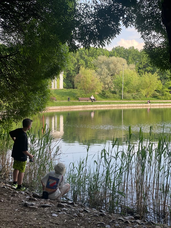 Two people spotted near lake in Khimki, Russia