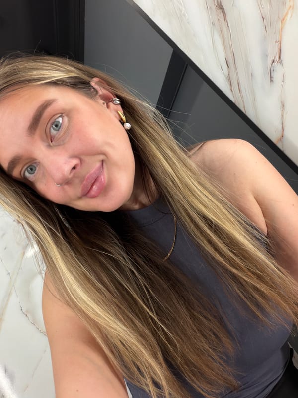 Woman takes bathroom selfies in Moscow