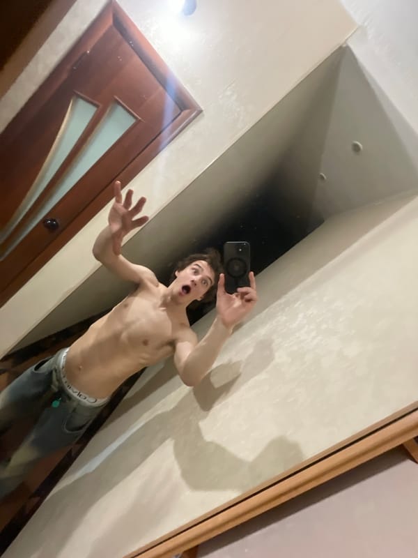 Young man takes disoriented bathroom selfies in Krasnoyarsk