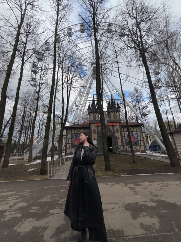 Woman spotted near Ferris wheel in Perm park