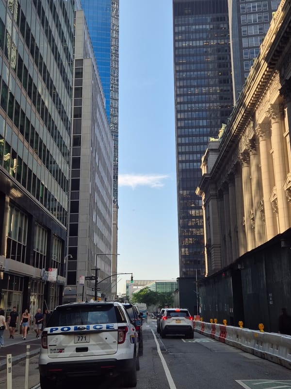Midday stroll through NYC's Financial District landmarks