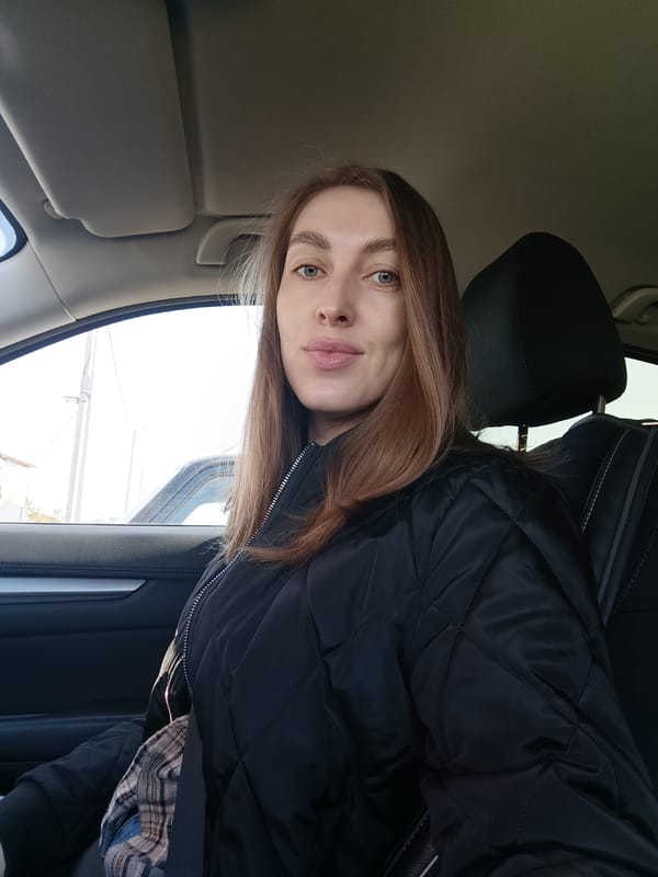 Woman documents quiet morning routine in Chaikovsky, Russia