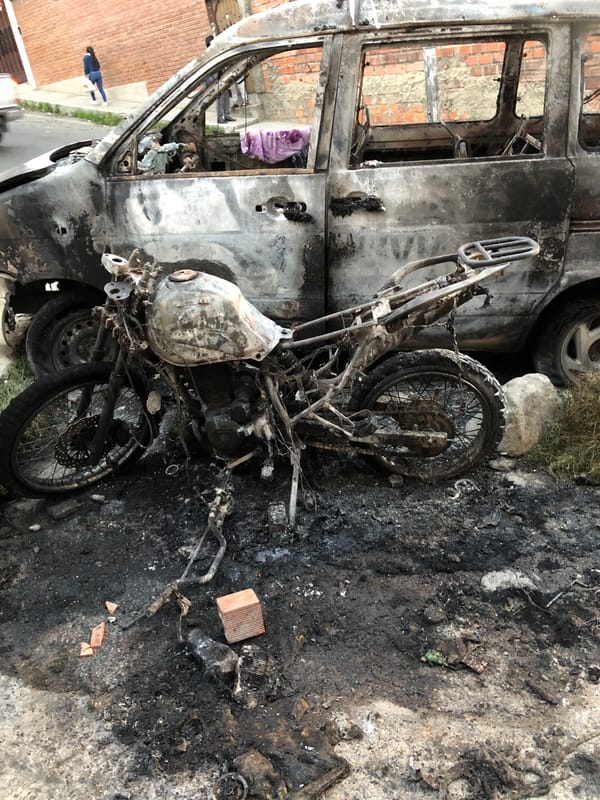 Vehicles burned in La Paz incident draws police, media response