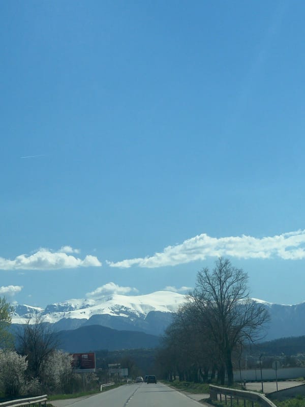 Aircraft contrail observed in clear skies over Sevlievo, Bulgaria