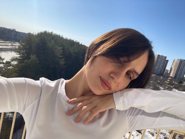 Morning selfie session documents urban winter scenes in Izhevsk