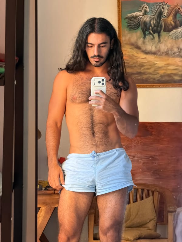 Man takes mirror selfie in North Kuta room