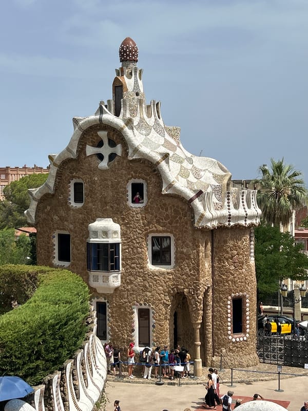 Park Güell explored in detail, from entrance to panoramic terrace