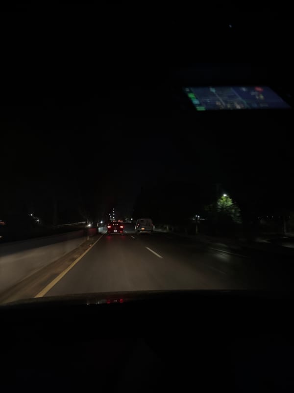 Nighttime highway traffic captured in Puebla, Mexico