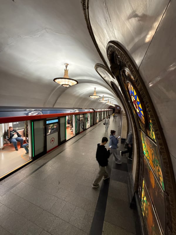 Exploring the Moscow Metro's architecture and daily passenger flow