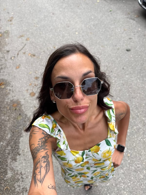Lemon dress and tattoos: a quick Pleven moment