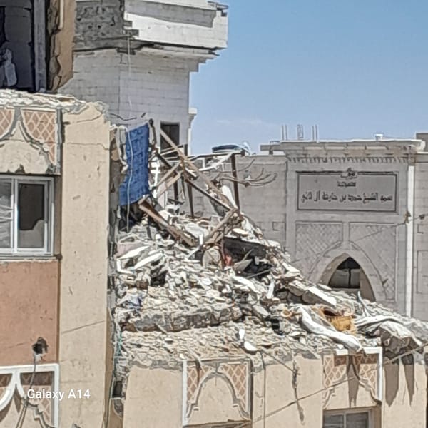 Khan Yunis streets show rubble clearance and daily life amid widespread destruction