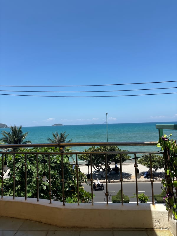 Morning street and coastal views documented in Nha Trang