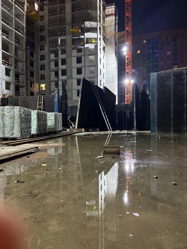 Late night construction work at Moscow building site