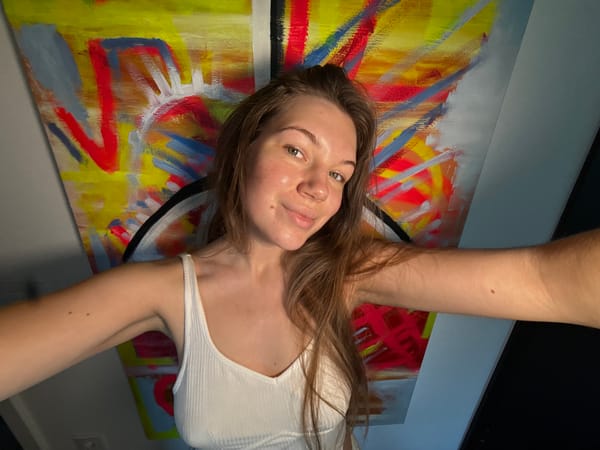 Woman documents Sunday morning routine in Belgrade apartment