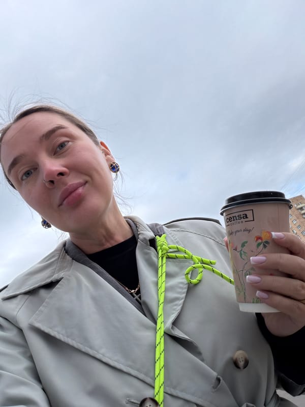 Woman documents afternoon outing across Moscow locations