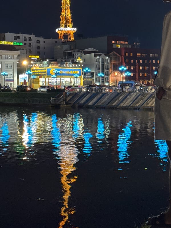 Night scenes around Xuan Huong Lake, Da Lat