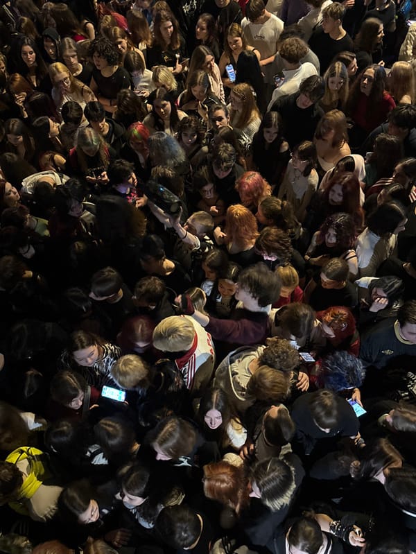 Frank Carter concert draws packed crowd at Moscow venue