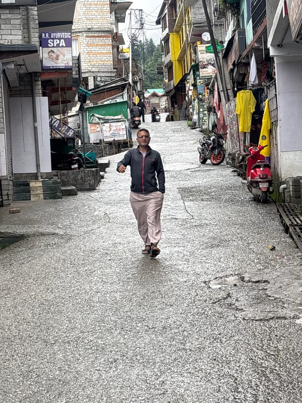 Rainy morning street life in Vashisht, India