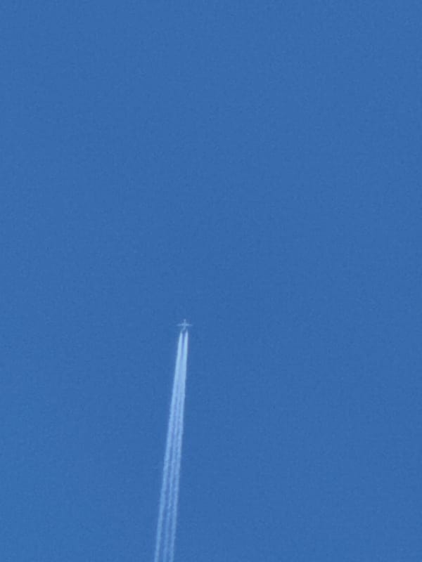 Aircraft contrails and derelict building observed in Sarnevo, Bulgaria