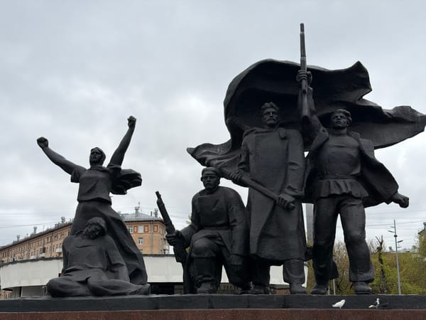 Moscow residents capture daily scenes near Revolution monument