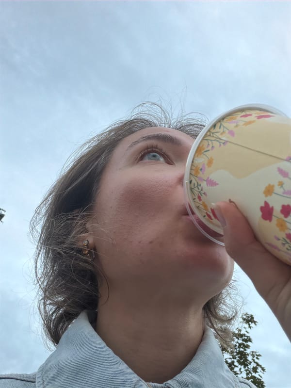 Live music, street food, and circus acts at an outdoor city festival