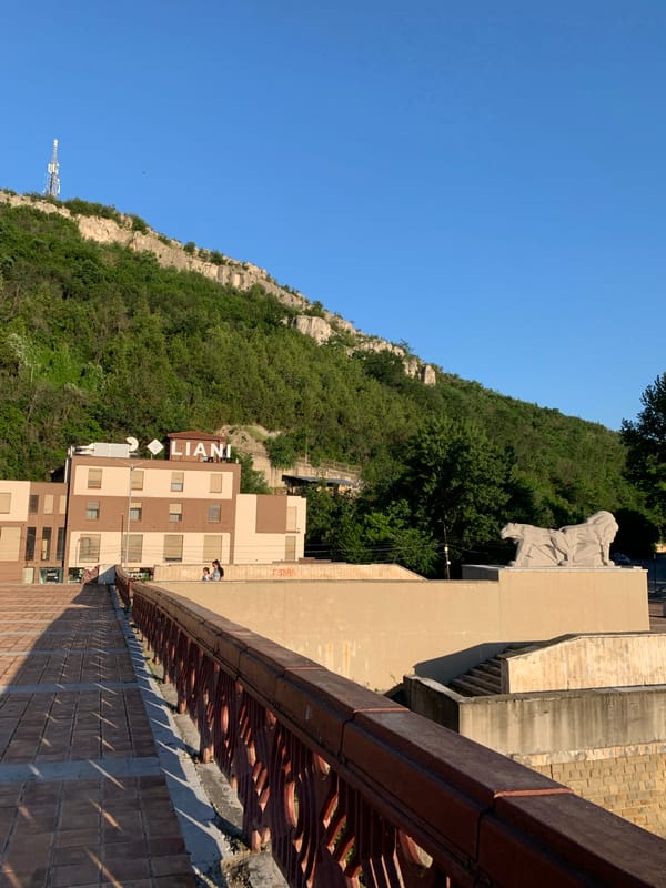 14-minute urban walking tour documented across unknown city