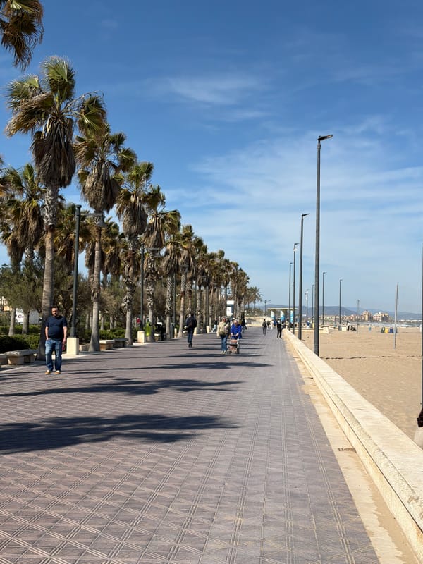 Valencia beachgoers enjoy sunny afternoon at Playa de la Malvarrosa