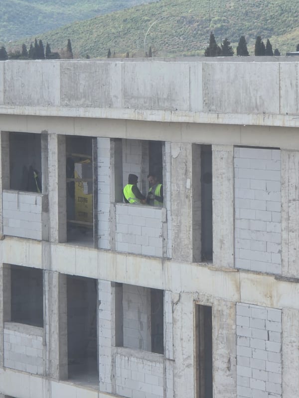 Construction workers spotted in building frame in Podgorica
