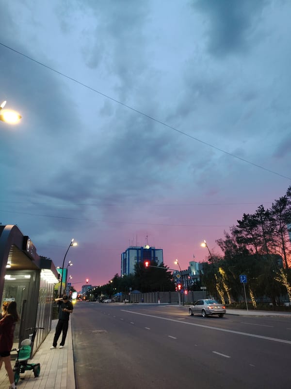 Overcast afternoon documented across residential Pavlodar neighborhoods